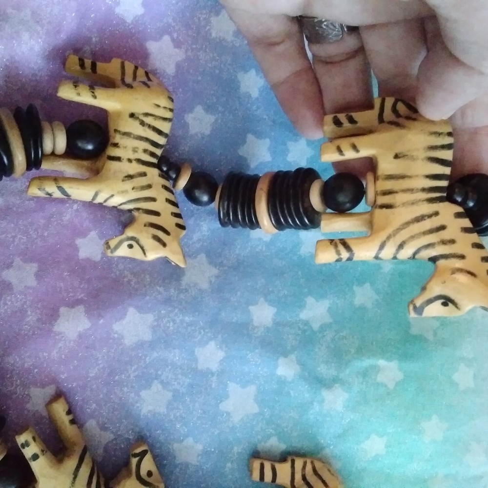 Vintage Chunky Natural Carved Zebra Necklace - Picture 5 of 10